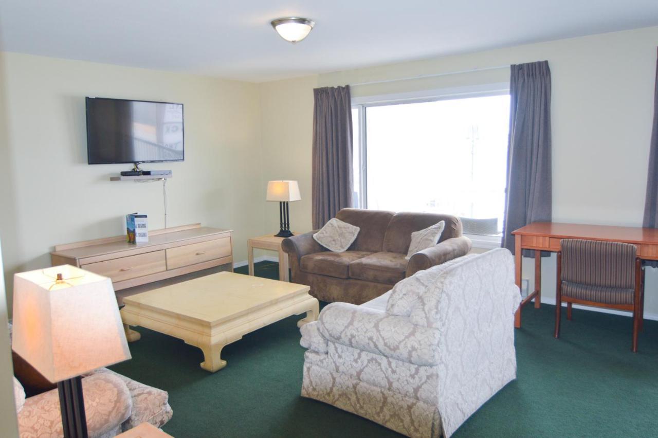 Shoreline Resort Condominiums Пентіктон Екстер'єр фото