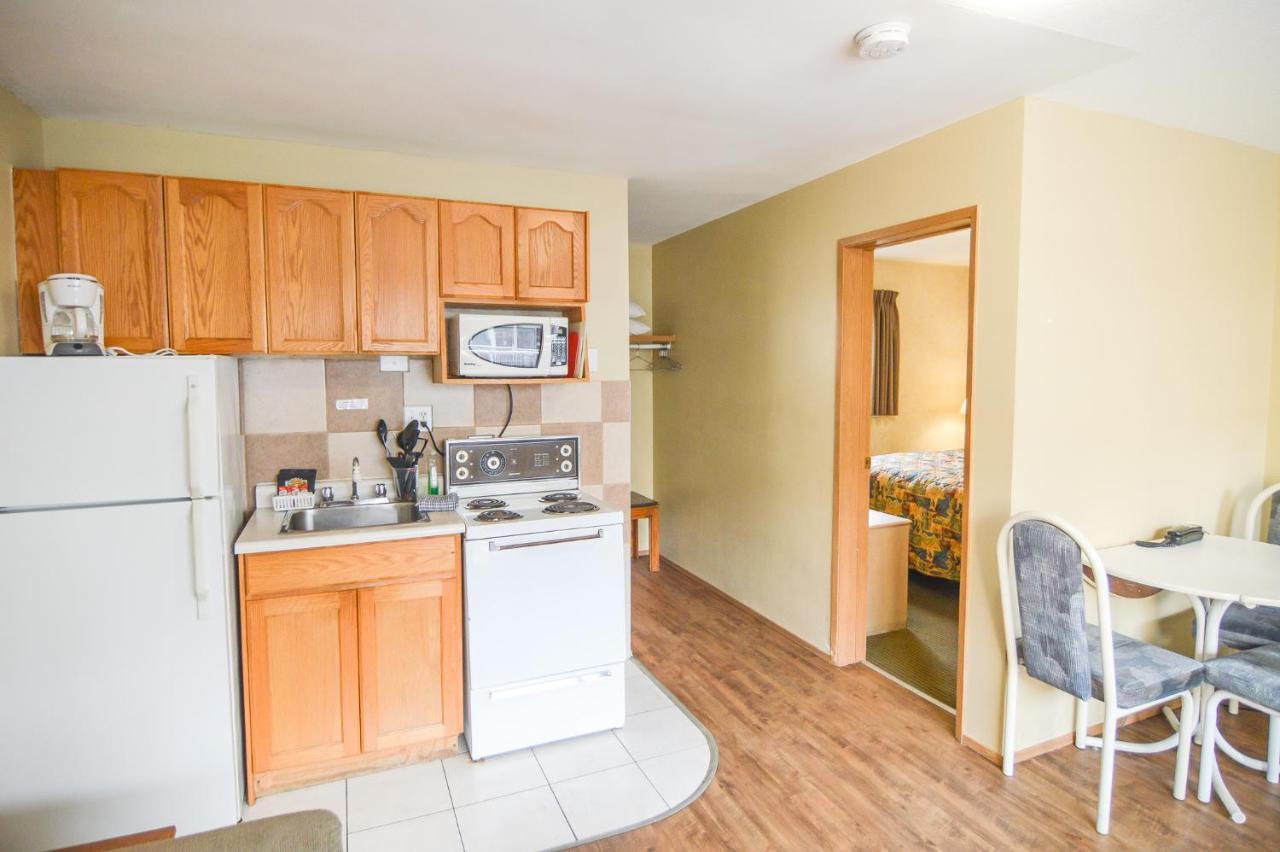 Shoreline Resort Condominiums Пентіктон Екстер'єр фото