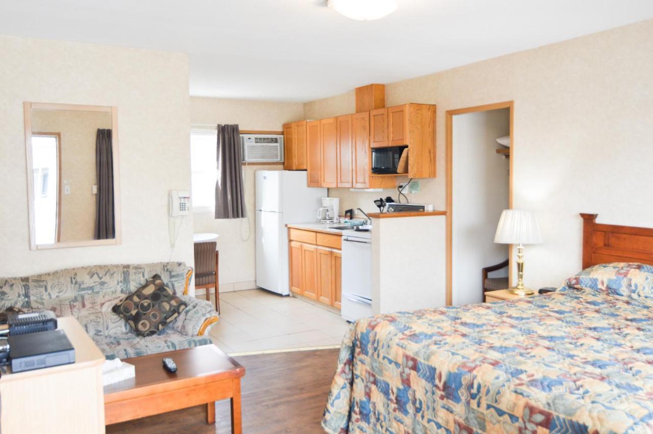 Shoreline Resort Condominiums Пентіктон Екстер'єр фото