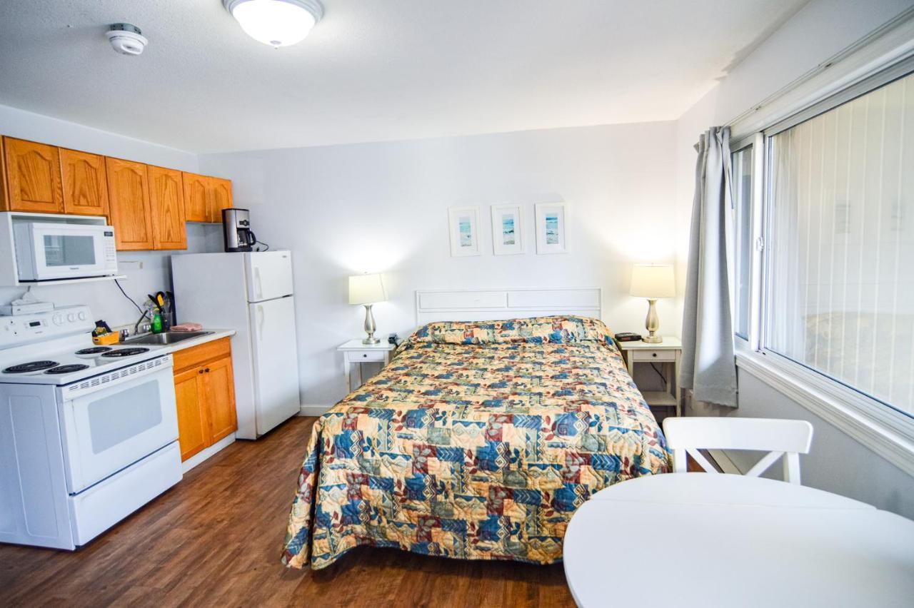 Shoreline Resort Condominiums Пентіктон Екстер'єр фото
