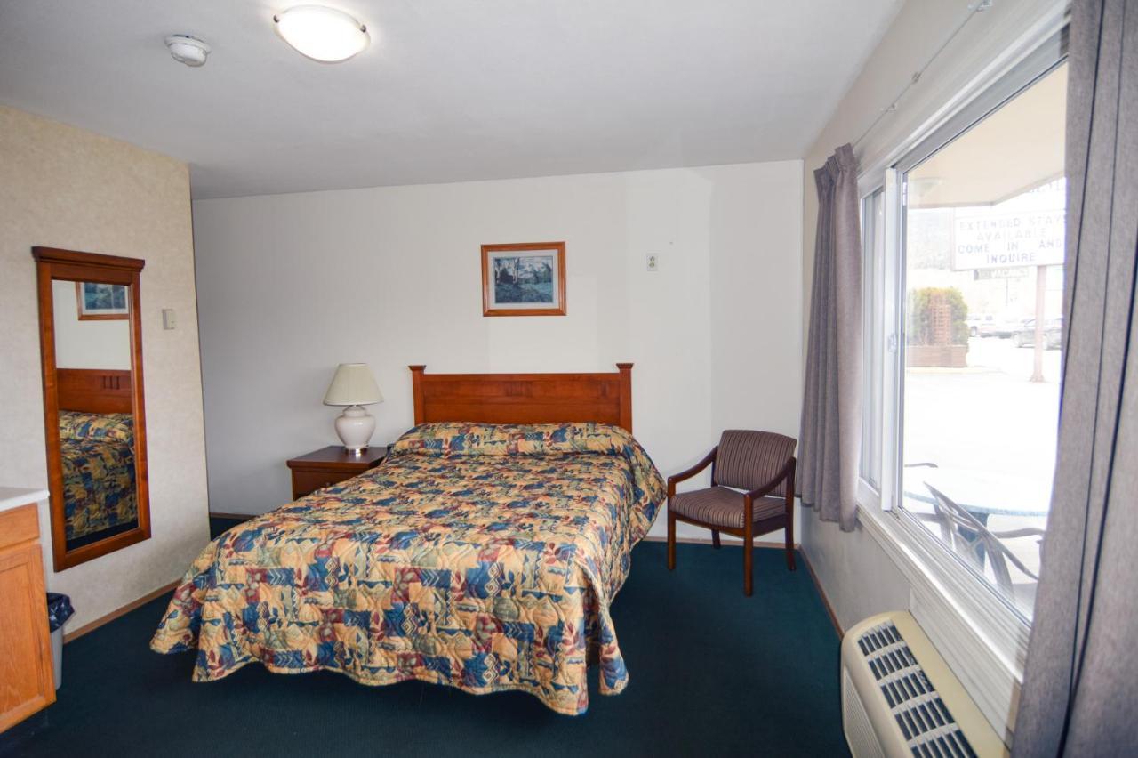 Shoreline Resort Condominiums Пентіктон Екстер'єр фото