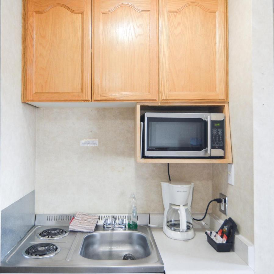 Shoreline Resort Condominiums Пентіктон Екстер'єр фото
