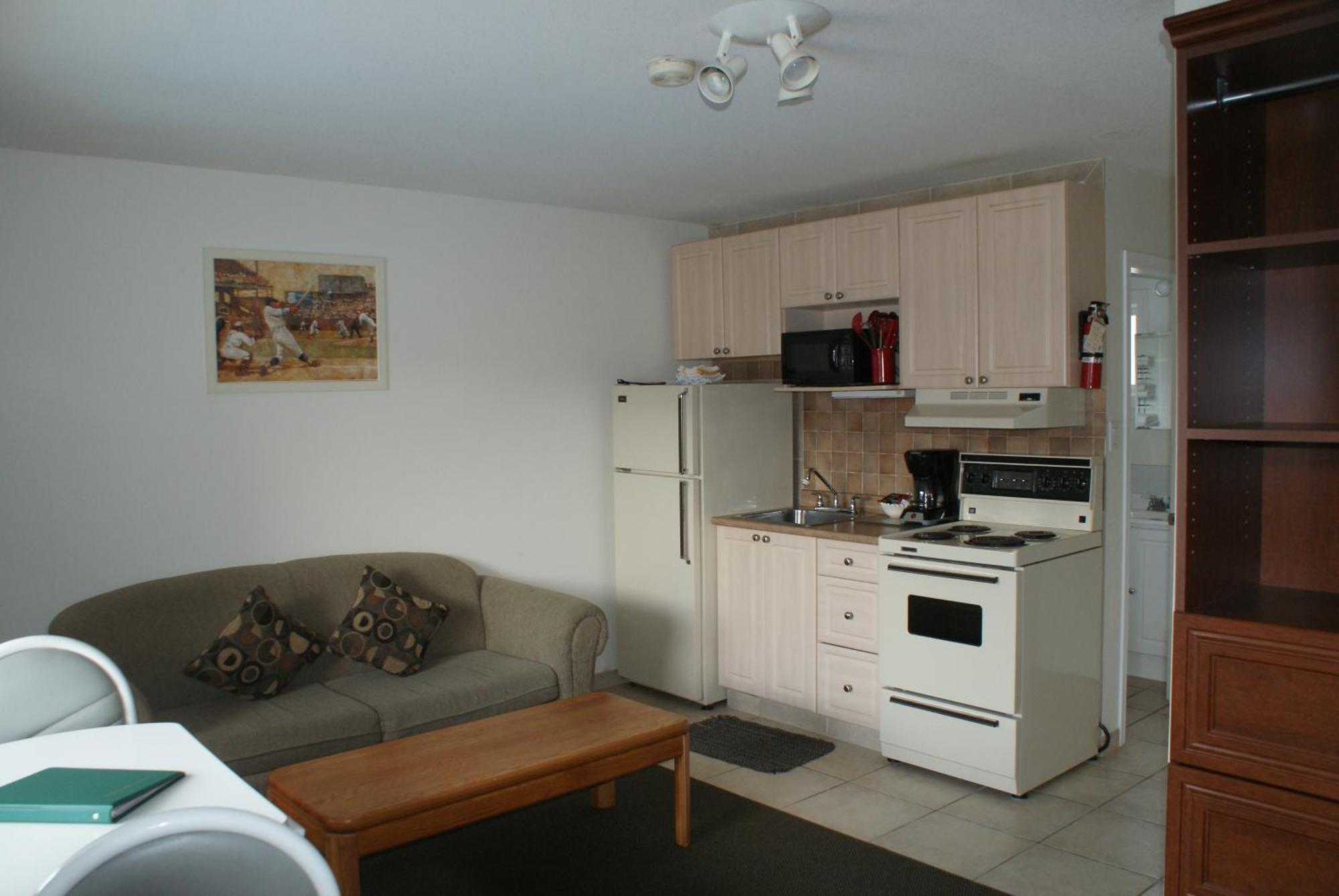 Shoreline Resort Condominiums Пентіктон Екстер'єр фото