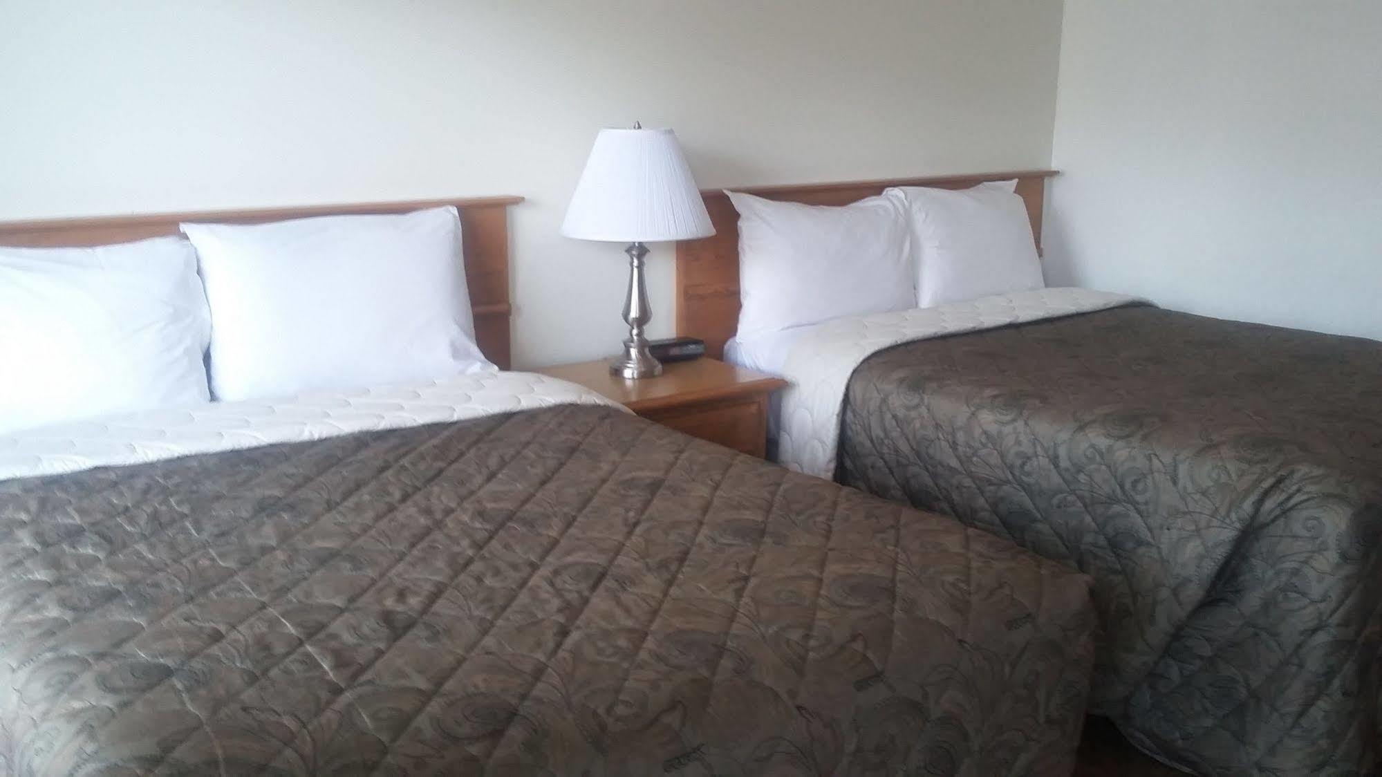Shoreline Resort Condominiums Пентіктон Екстер'єр фото